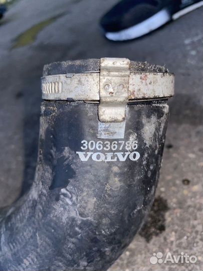 Патрубок интеркулера B5254T10 30636786 Volvo V70 B