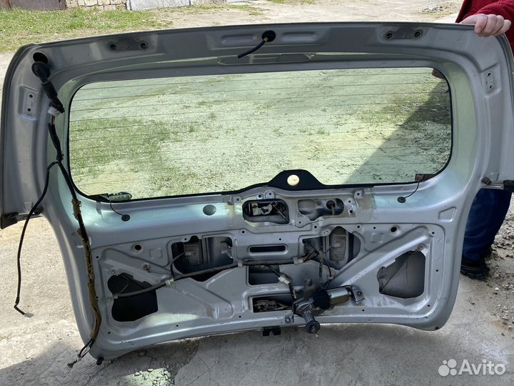 Дверь пятая на тойота саксид