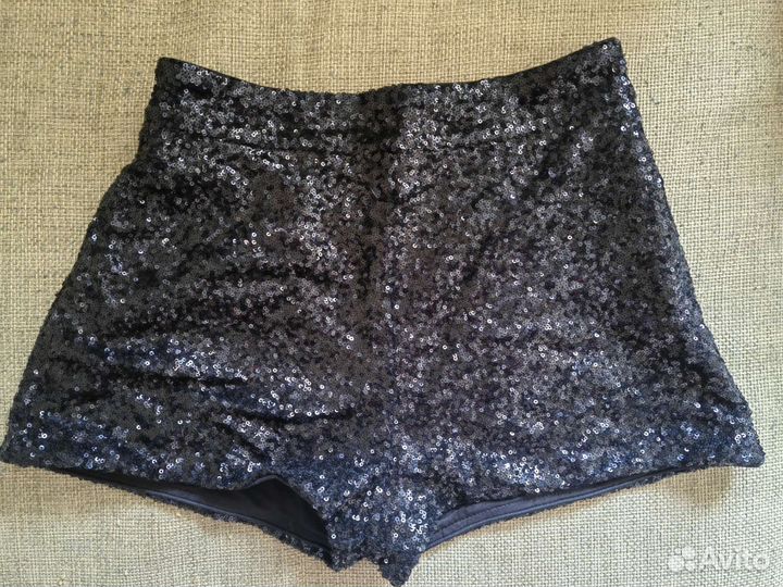 Шорты в паетках на вечеринку или пляж