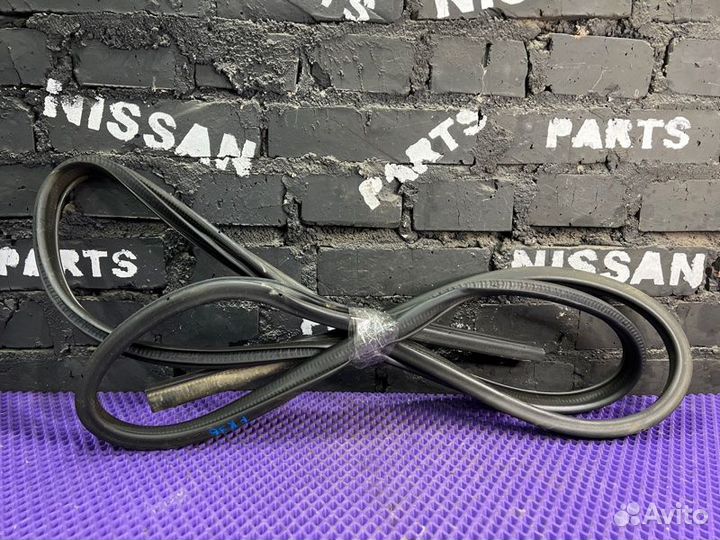 Уплотнительная резинка двери передняя правая