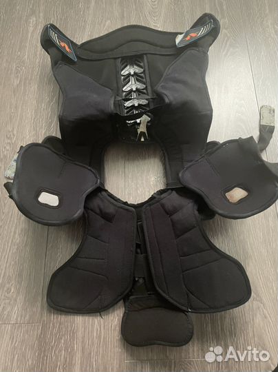 Нагрудник хоккейный ccm sr