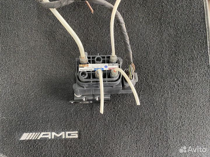 Блок клапанов пневмоподвески Mercedes AMG оригинал