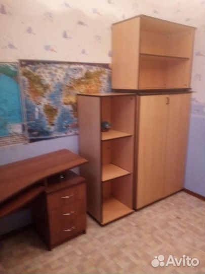 Офисная мебель(стеллажи)