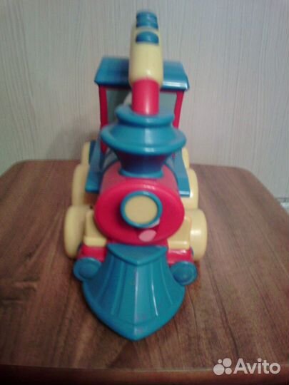 Паровоз фирмы Little Tikes развивающий