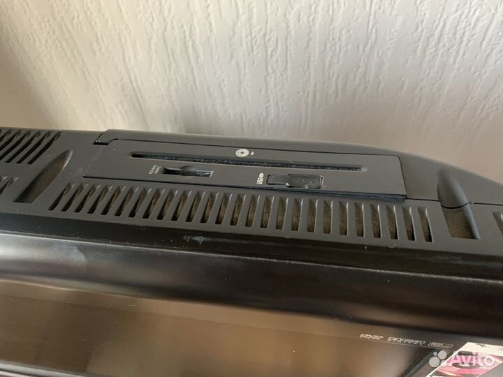 Телевизор вместе с тумбой