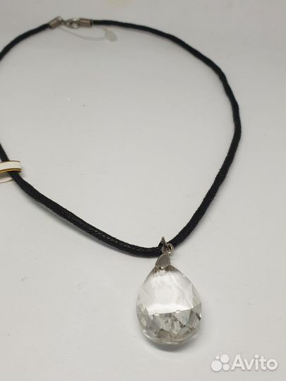 Подвеска из хрусталя на шнурке