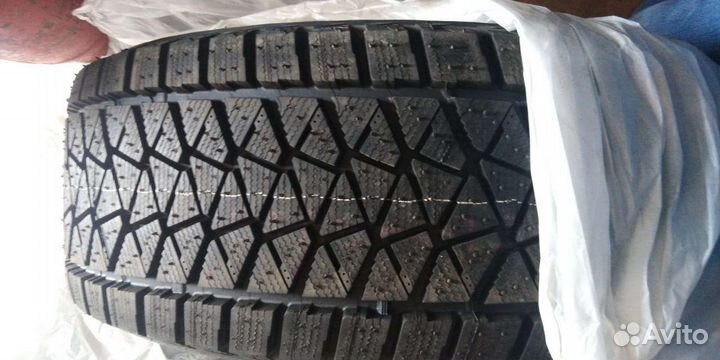 Bridgestone Blizzak DM-V2 265/65 R17