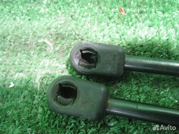 Амортизатор багажника (2 шт) Skoda Fabia 5J 2010