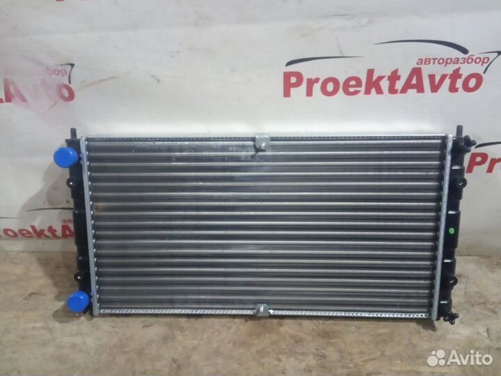 Радиатор охлаждения двигателя Chevrolet Niva 2005