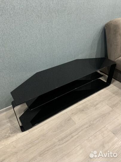 Стеклянная тумба под тв большая