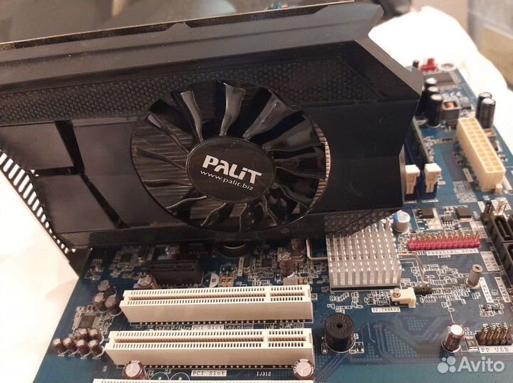 Материнская плата с процессором и памятью