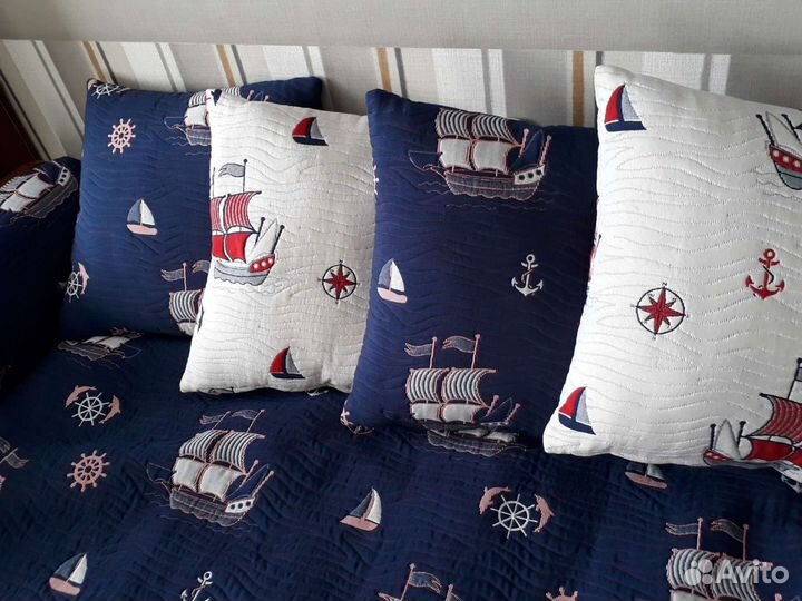 Комплект штор, покрывало и наволочки на подушки