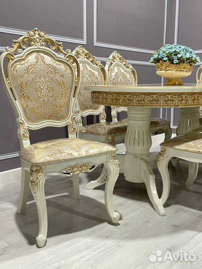 Стол и стулья