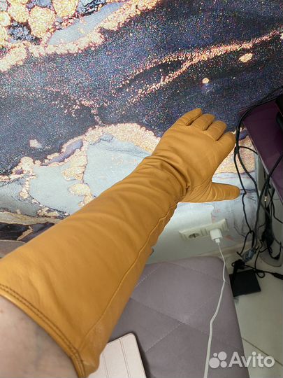 Кожаные перчатки