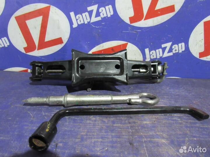 Домкрат для легкового автомобиля