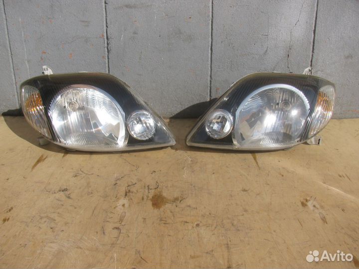 Фары Toyota Corolla E120 2000-2006