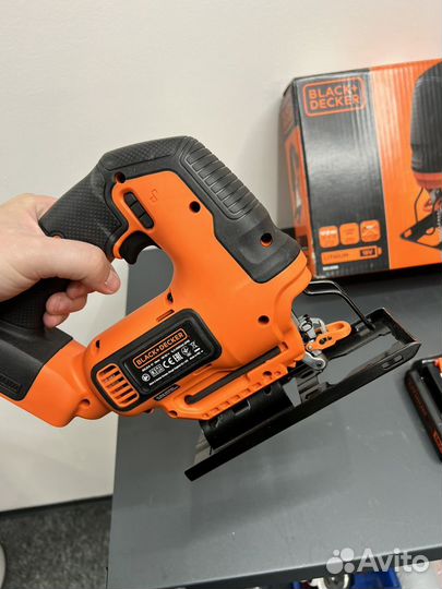 Аккумуляторный лобзик Black&Decker bdcjs18N