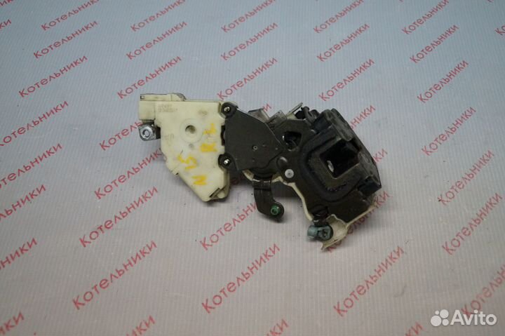 Nissan 82503-89909 Замок зад левый