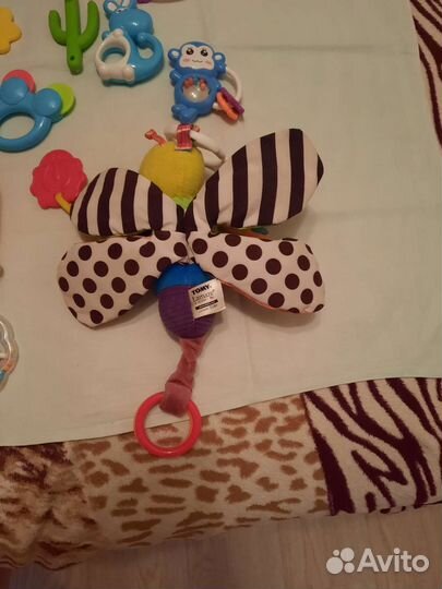 Первые игрушки для малыша