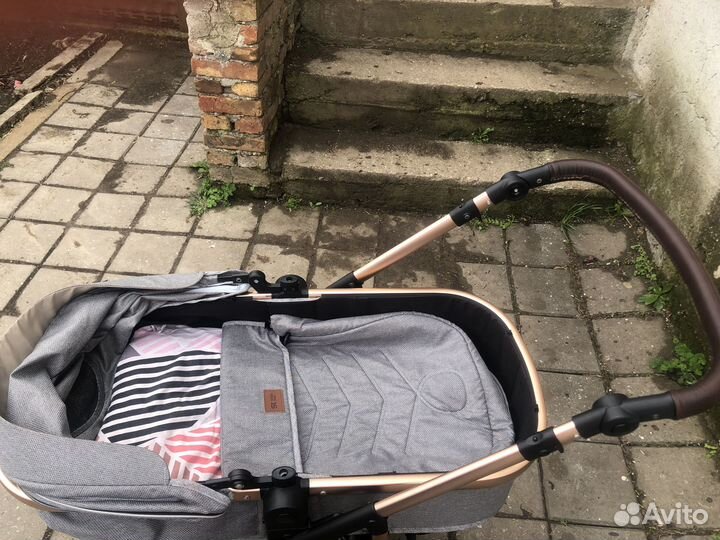 Прогулочная коляска