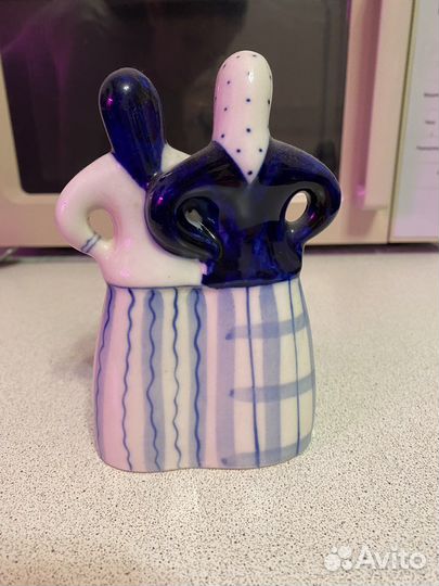 Статуэтка фарфоровая кумушки гжель