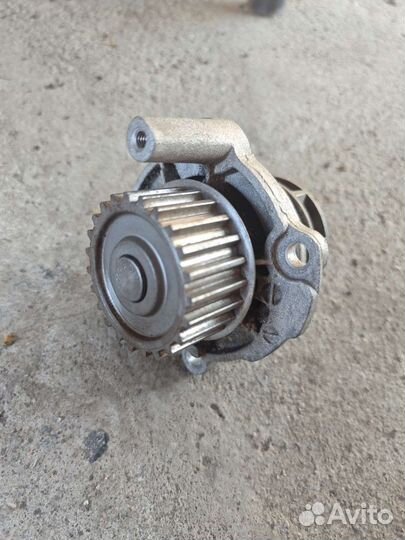 Водяная помпа(насос) audi vag