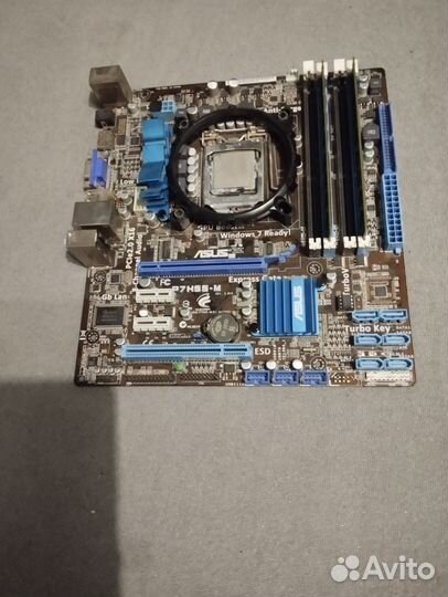 Материнская плата с процессором и памятью