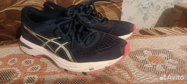 Кроссовки женские