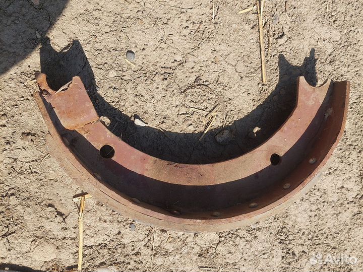 Тормазные колодки на 2птс-4