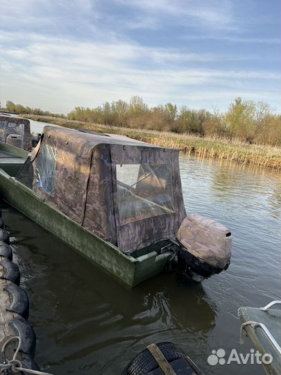 Лодка с мотором