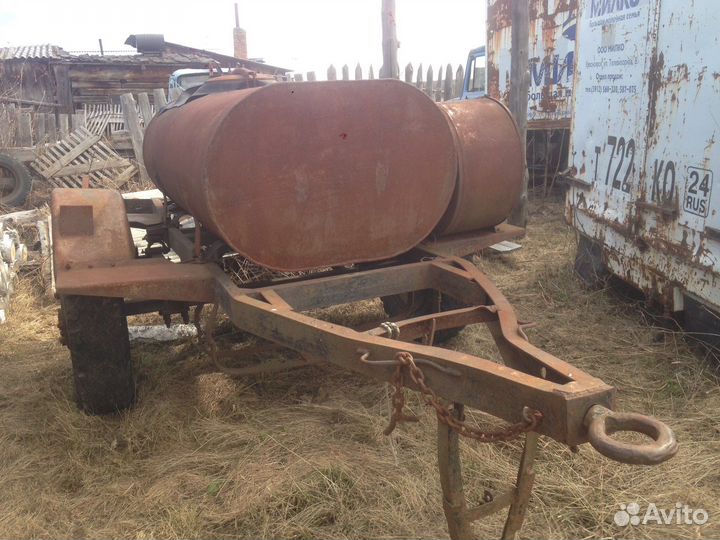 Емкость на колесах 1100 л. и другие