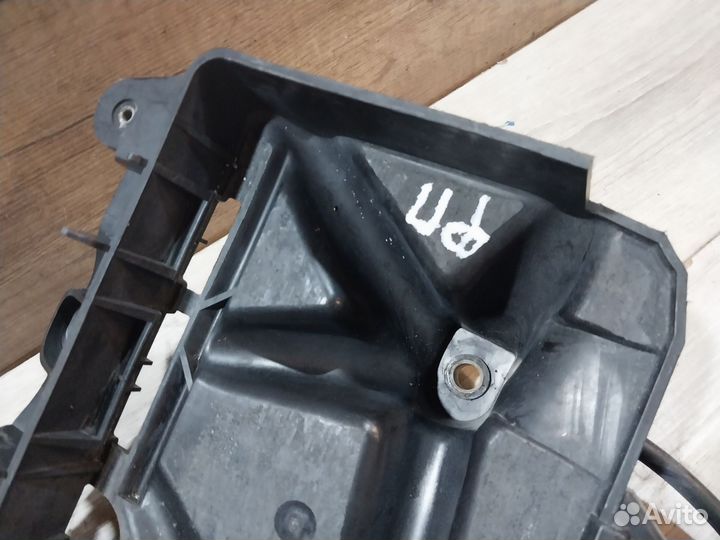 Площадка аккумулятора Volkswagen Polo 5