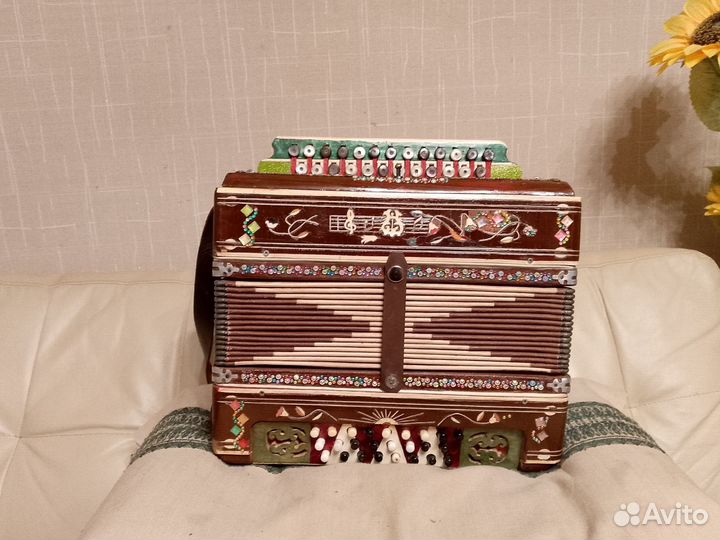 Гармонь цельнопланочная