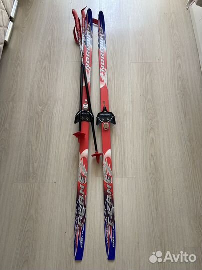 Лыжи 140 и лыжные ботинки 33 размер Nordway