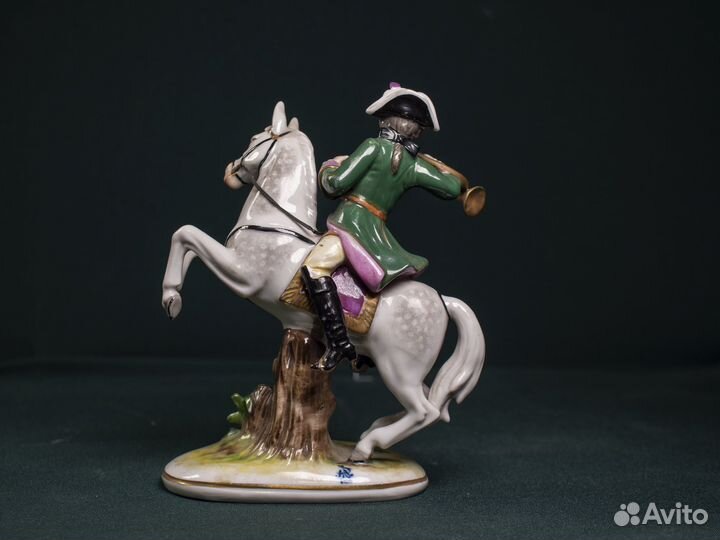 Фарфоровая статуэтка 