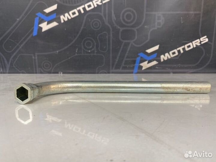 Ключ балонный Volkswagen Passat Variant B6 BVY