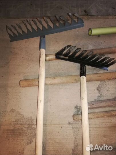 Садовый инвентарь ссср-лопаты, грабли, тяпки, вилы