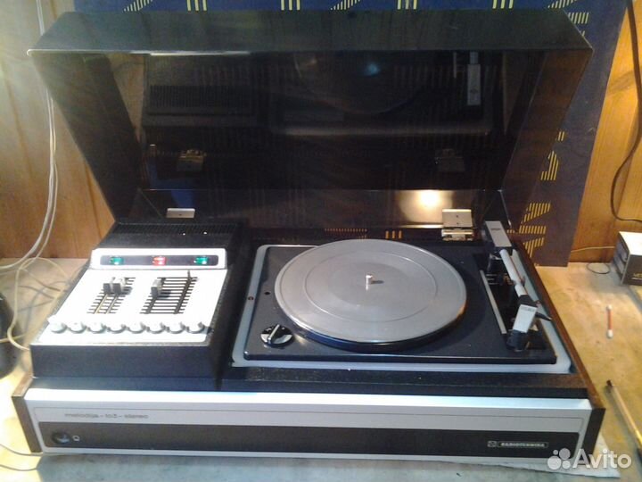 Продам проигрыватель винила