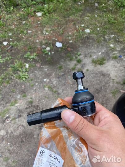 Рулевой наконечник левый и правый polo седан