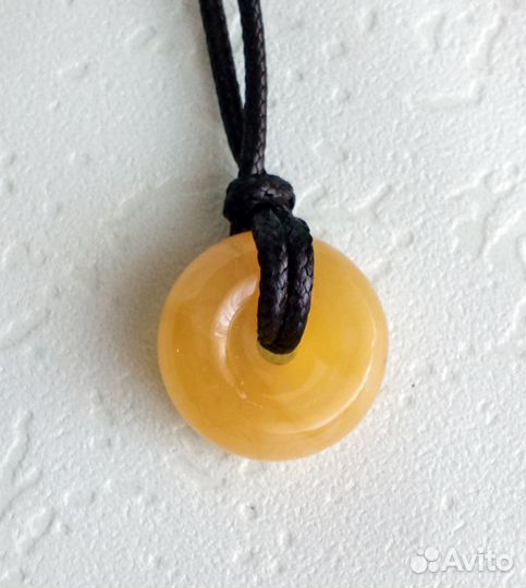 Кулон из янтаря