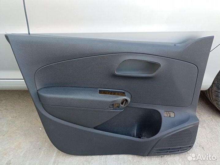 Обшивка двери передней левой Volkswagen Polo Sedan