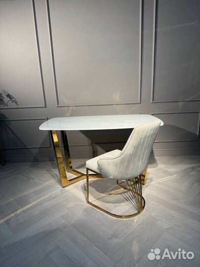 Обеденный стол