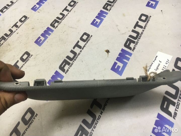 Крышка вещевого ящика Рено Сценик 1