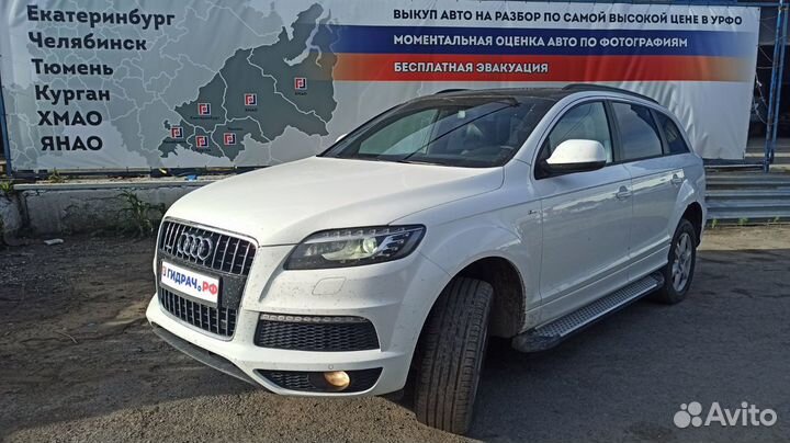 Решетка в бампер левая нижняя Audi Q7 4L0807675C. Дефект
