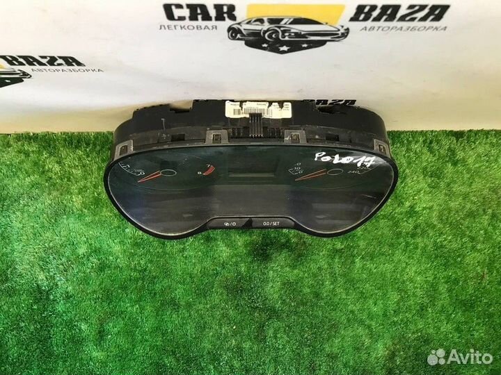 Панель приборов Volkswagen Polo