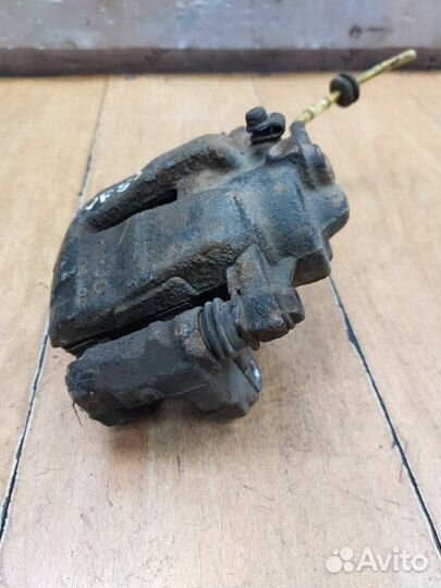 Тормозной суппорт передний правый Opel Corsa D