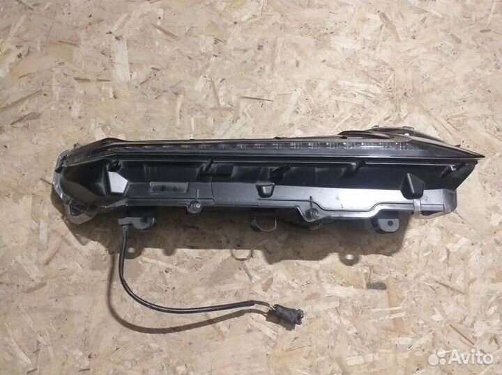 Правый ходовой огонь Lexus NX 2015 год