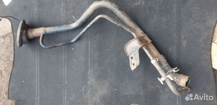 Nissan Primera P12 горловина топливного бака