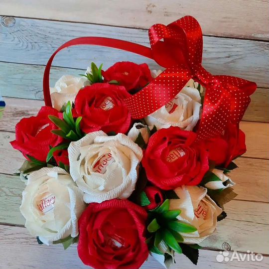 Букеты в наличии и композиции из конфет