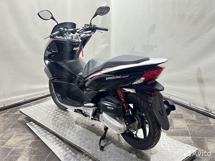 Максискутер Honda PCX 150